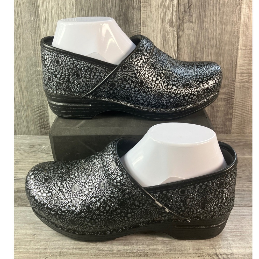 Dansko Professional Silver Black Metallic Medallion Clogs 3912320202 Size 38